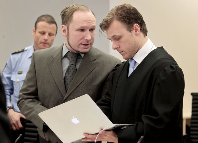 Κατασκευασμένη η διάγνωση περί παράνοιας, λέει στο δικαστήριο ο Μπρέιβικ